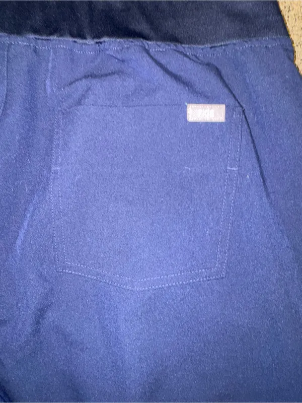 FIGS Technical Collection Scrub Joggers XL Navy | Minor Stitch Repair Needed - Image 4
