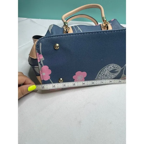 Chic Floral Satchel with Gold Accents‎ - Image 5