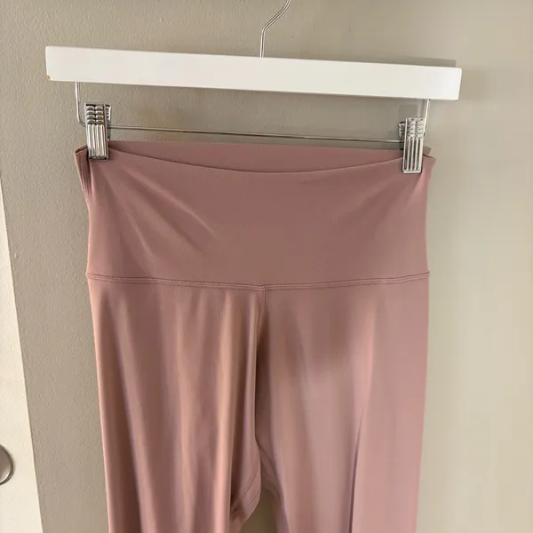 Aritzia Golden Butter Cheeky Infinite High Rise Leggings Pink Size 8 - Medium - Image 3