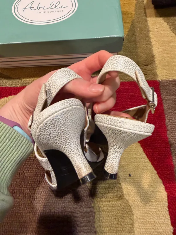 Abella Easy Street Como Heeled Sandal Shoes Silver 2” Heel Women’s Size US 7 - Image 4