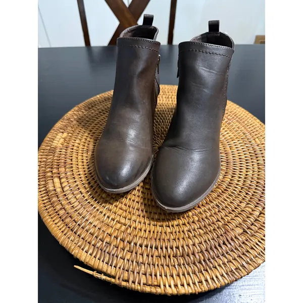 G BY GUESS Brown Ankle Booties Almond Toe Low Block Heel Side Zip Womens 8M - Image 2