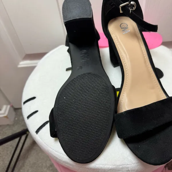 Chic Black Ankle Strap Heels Size 9 - Image 3