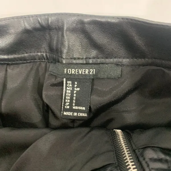 Forever 21 Women's Faux Black Leather Mini Skirt Size Small - Image 4