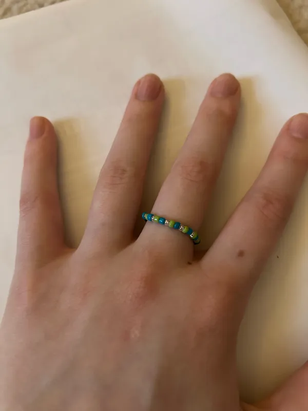 Blue and green beaded ring - Image 2
