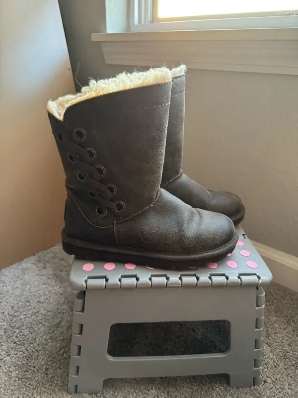 Bear Paw Grey/Brown Fur Lined Boots Braided Accent Size 7 - Image 4
