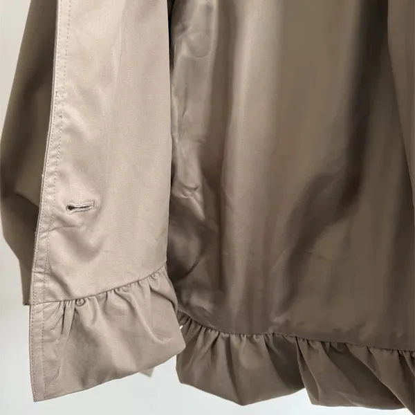 Helsa Short Bubble Hem Trench in Stone S - Image 14