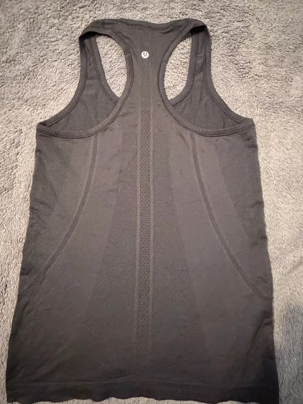 Lululemon swiftly tank top size 6 - Image 3