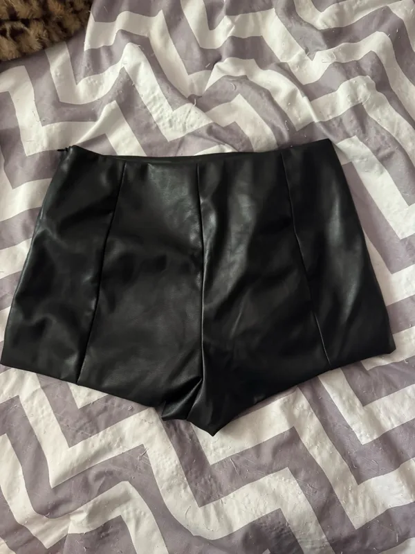 Leather Shorts Amazon Black - Image 3