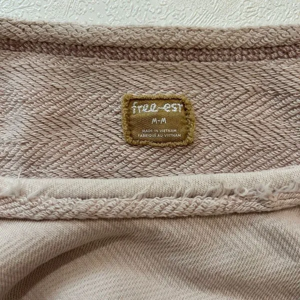Free Est Free People Pink Raw Hem Cropped Sweatshirt Pullover Medium - Image 5