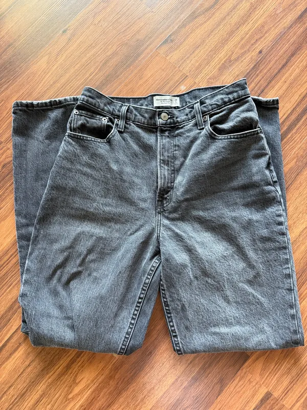 Abercrombie Curve Love Ultra High Rise 90s Slim Straight Jean - Image 6