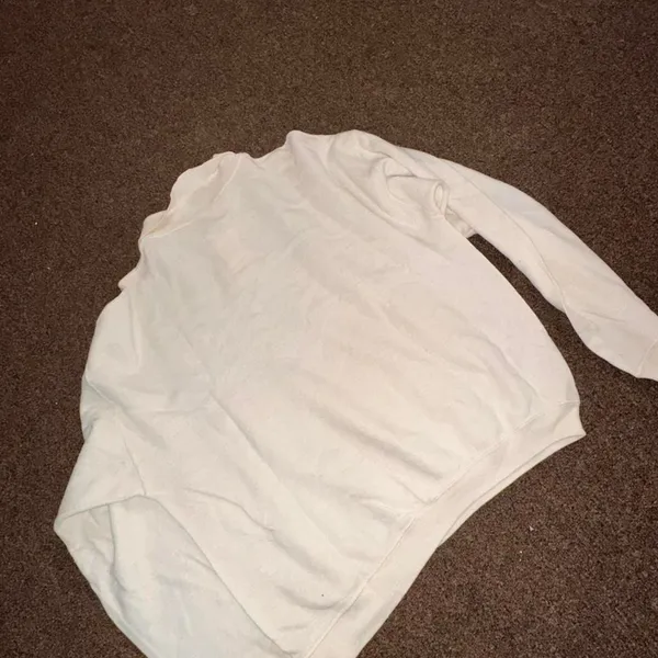 Unbranded Women's White and Cream Jumper - Image 2
