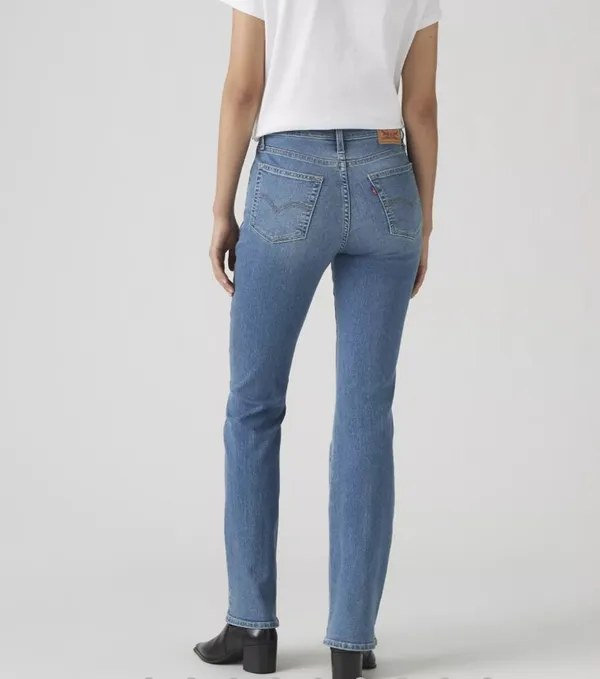 Levi's 725 high rise Women's bootcut Jeans size 29 - Image 3