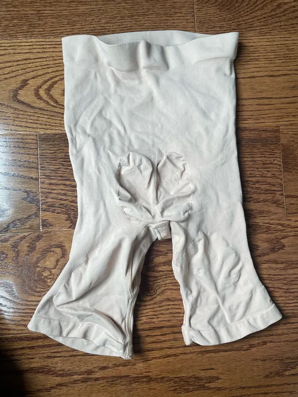 SKIMS Maternity Sculpting Shorts - Image 4