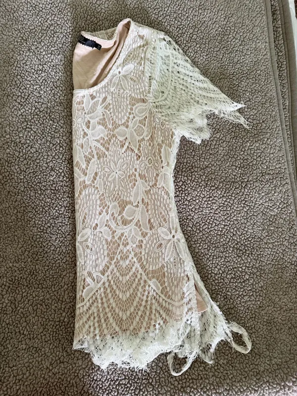 Cream lace top BKE size med - Image 5