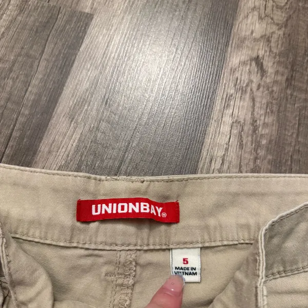 Unionbay Khaki Cargo Utility Shorts Tan Low Rise Y2K - Image 5