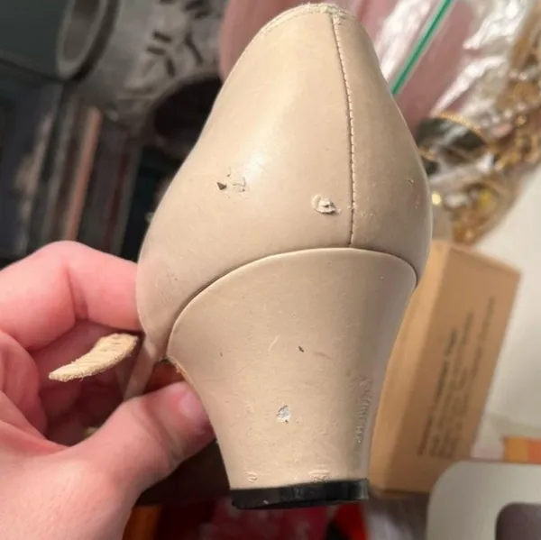 Salvatore Ferragamo Beige Leather Heels Made in Italy - Image 13
