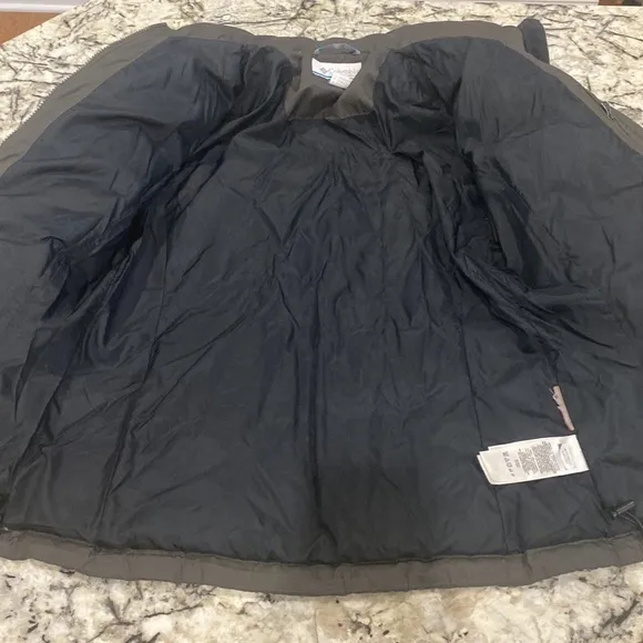 Columbia Women’s Winter Puffer Coat in dark/ olive‎ green Size Small - Image 3