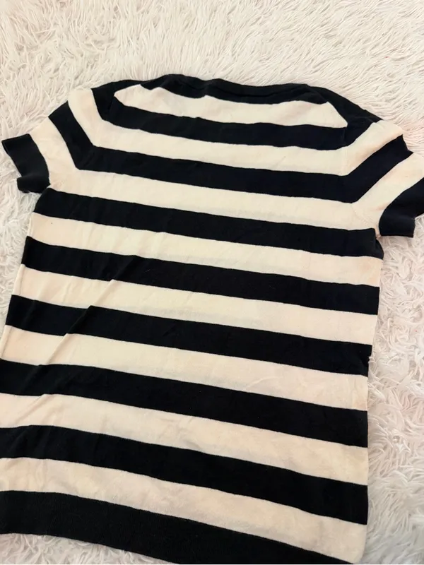 Banana Republic Women’s M Black Cream Striped Knit Top Short Sleeve - Image 4