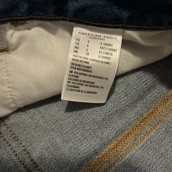 American Eagle Outfitters Women's Dark Blue Distressed Jeans - Image 9
