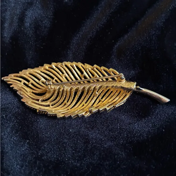 Vintage Modern Gold Tone Feather Brooch with White Rhinestone's - Image 3