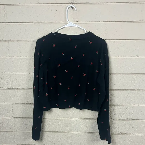 PINK Victoria’s Secret Black Cherry Print Crop Tee size L - Image 3