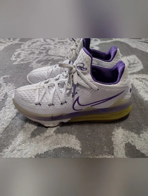 Nike LeBron James Basketball Shoes - Image 3