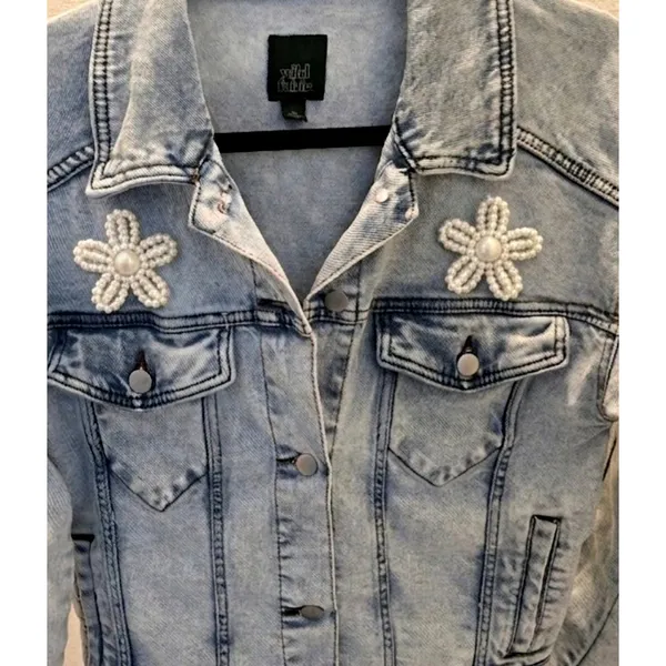 Wild Fable Beaded Pearl Flowers Jean Jacket Blue Acid Wash Trucker S-XS Womens - Image 2