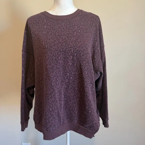 American Eagle Maroon Leopard Print super soft oversized Sweatshirt Size M - Image 3