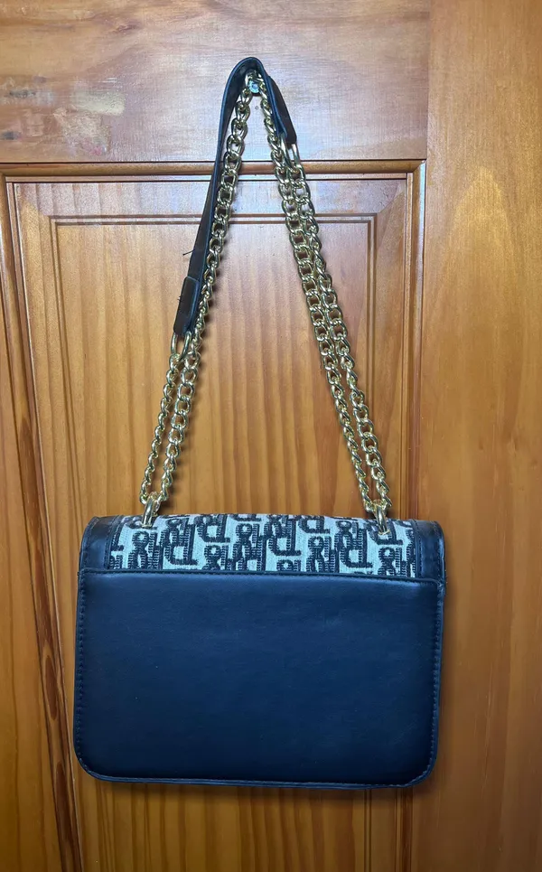 Black And Gold Chain Purse - Image 2
