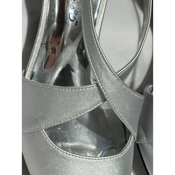 Easy Street NWT Silver Dress Heels Size 9 - Image 3