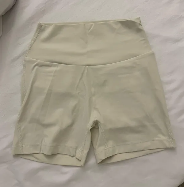 NVGTN Pcheebum Pocket Scrunch Shorts - Image 3