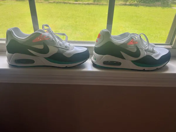 Nike Air Shoes - Image 3