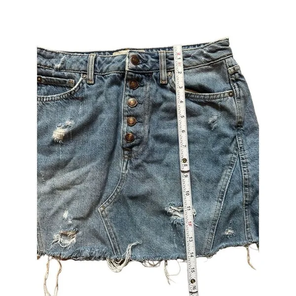Free People Button Fly distressed‎ mini denim jean skirt sz 28 - Image 5