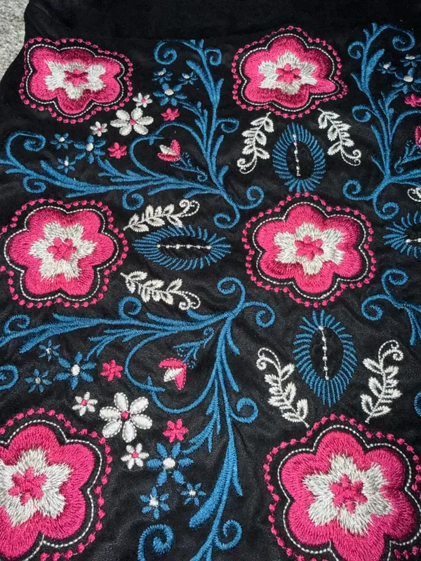 Mi Ami Francesca's Black Floral Embroidered Mini Skirt Size L - Image 2