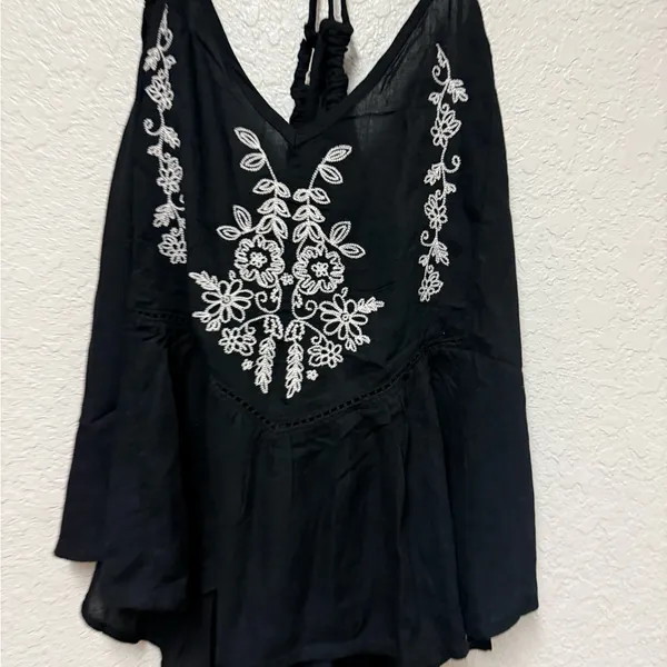 NWT O’NEILL Black Camisole with White Embroidery - Image 2
