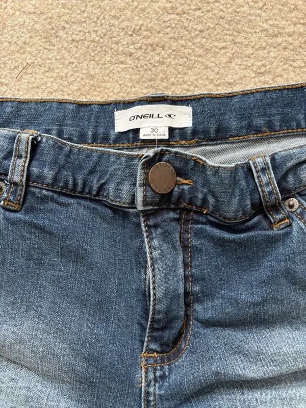 O'Neill Blue Low Rise Women’s Jean Shorts Frayed Bottom Size 30 - Image 2