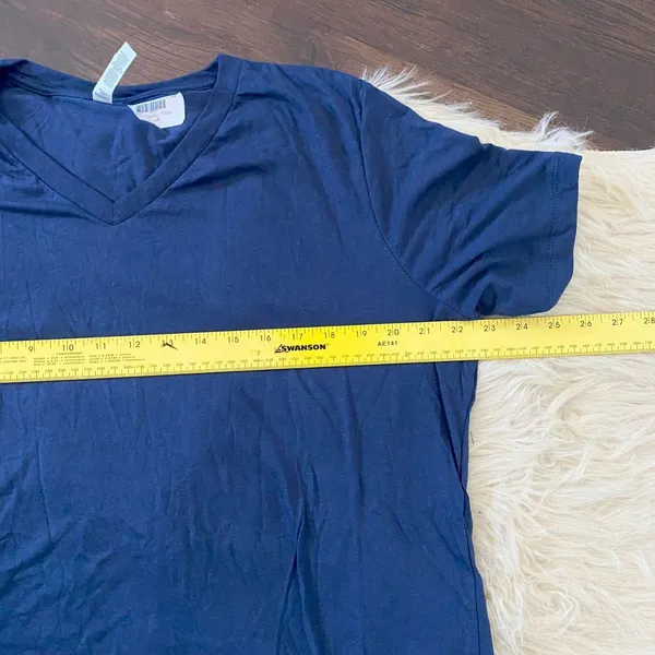 New unworn Dark Blue V-neck T-shirt XL Bella Canvas - Image 4