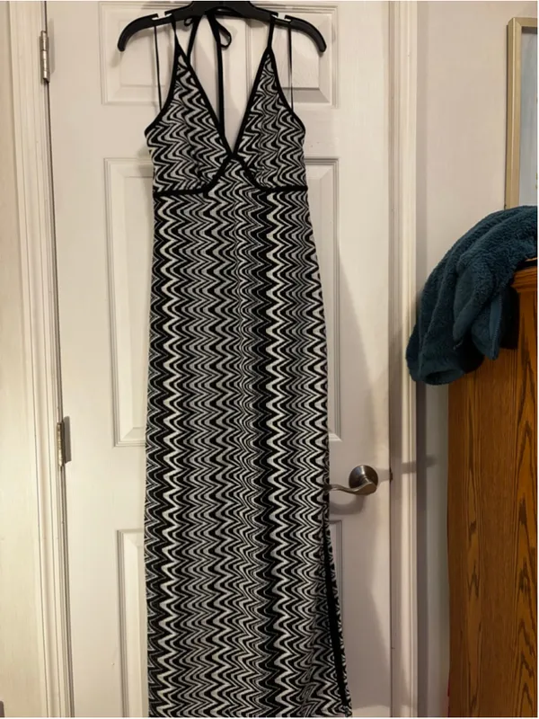 Express Black and White Zigzag Halter Maxi Dress L - Image 4