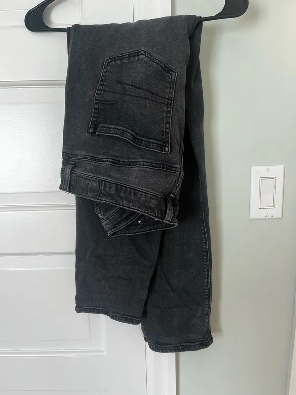 American Eagle Mom Jeans - Image 3