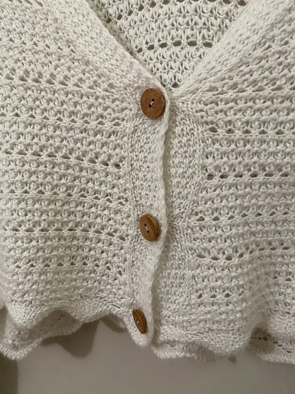 Pink Rose Cream Cropped Crochet Cardigan with Wooden Buttons - Image 3