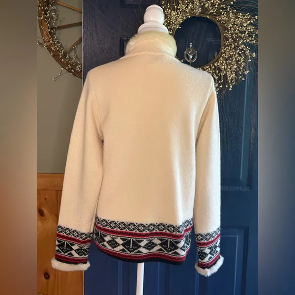 Vintage Pendleton Cream Sweater w/ Black &Red Accents Size S. 100% Virgin Wool - Image 5