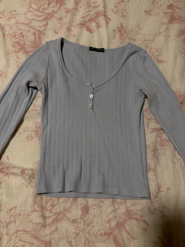 Brandy Melville Light Blue Long Sleeve Top - Image 5