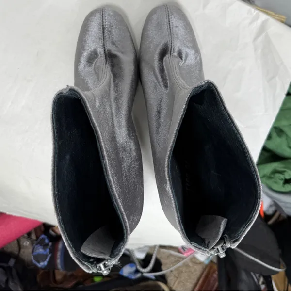 Free People Cecile Ankle Boot in Silver Grey Velvet Sz 9.5 - Image 15