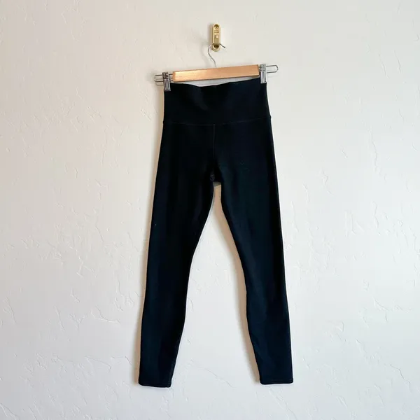 Vuori Reformation | Daily High Rise Performance Leggings in Black - Image 2