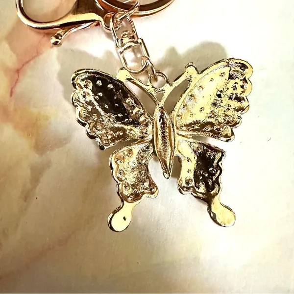 Gold tone butterfly rhinestone hang tag/keychain - Image 5