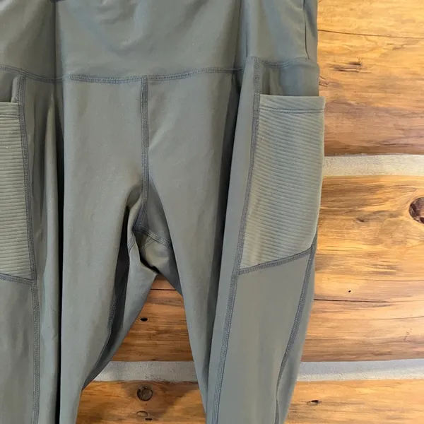 Vogo Athletic Performance Green Leggings Size XL - Image 3