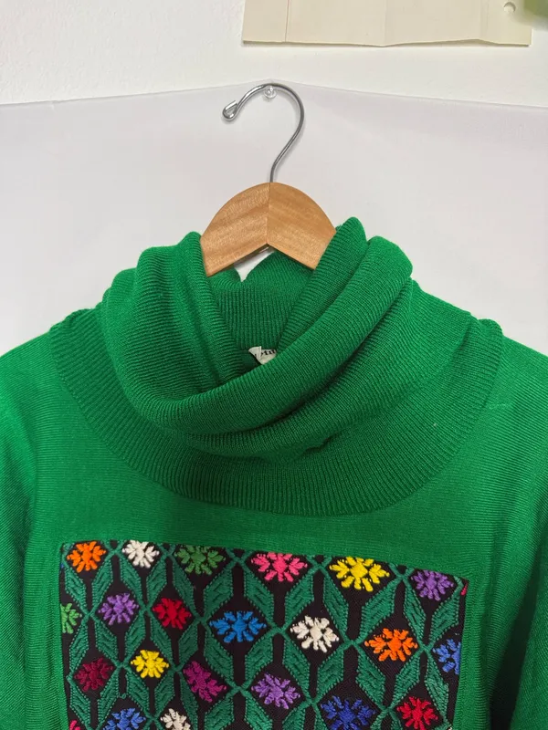 Stolz vintage embroidered cowl neck bat wing sweater sz Medium - Image 2
