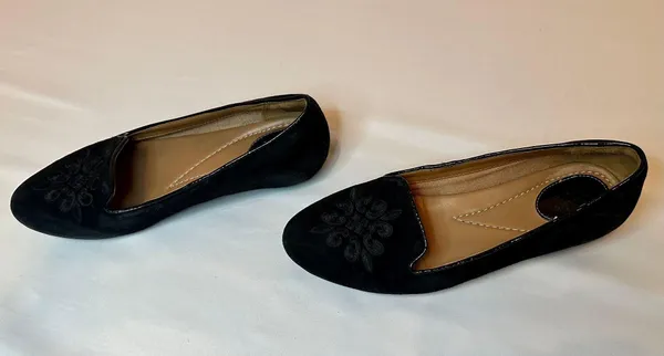 Clarks Artisan | Black Alitay Kallen Suede Flat - 6M - Image 6