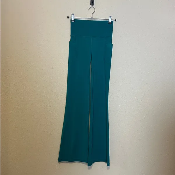 Athleta‎ Salutation Stash Flare Pant Emerald Green Size XS - Image 3