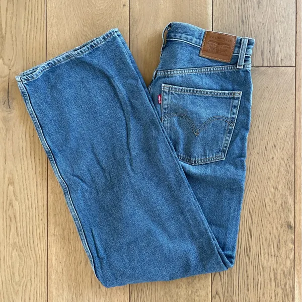 Levi's High Loose Distressed Jeans - Image 6